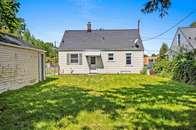 2214 N DIVISION STREET, Appleton, WI 54911