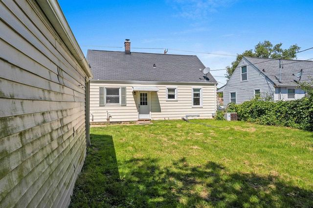 2214 N DIVISION STREET, Appleton, WI 54911