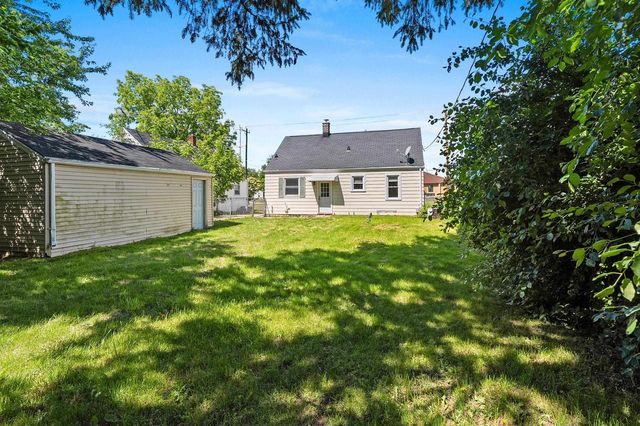 2214 N DIVISION STREET, Appleton, WI 54911
