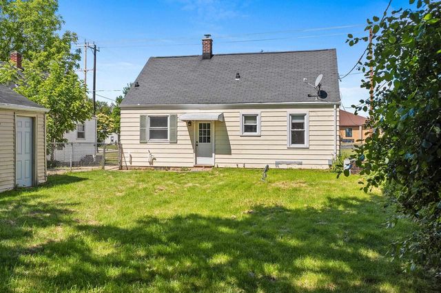 2214 N DIVISION STREET, Appleton, WI 54911