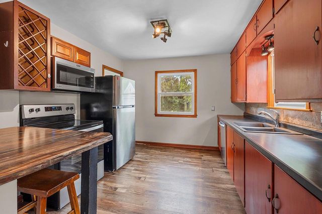 2214 N DIVISION STREET, Appleton, WI 54911