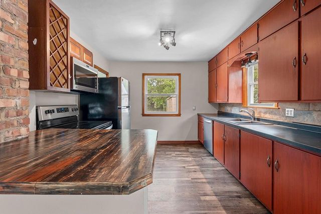 2214 N DIVISION STREET, Appleton, WI 54911