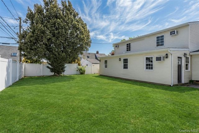 25 Turn Lane, Levittown, NY 11756