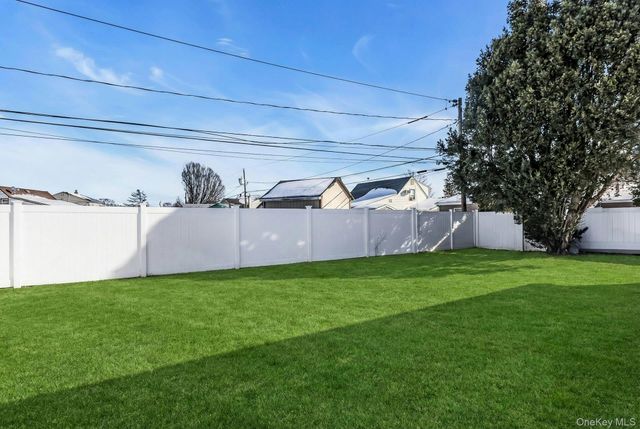 25 Turn Lane, Levittown, NY 11756