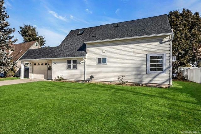 25 Turn Lane, Levittown, NY 11756