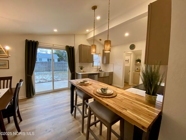 208 Gardner Avenue, Northwood, OH 43619