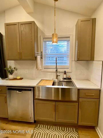 208 Gardner Avenue, Northwood, OH 43619