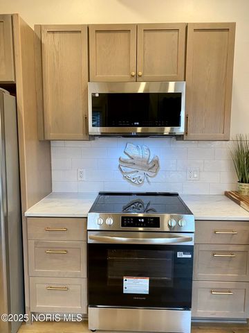 208 Gardner Avenue, Northwood, OH 43619