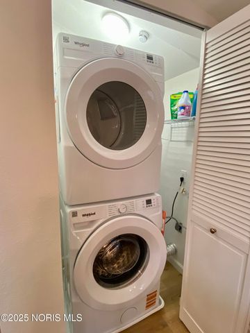 208 Gardner Avenue, Northwood, OH 43619