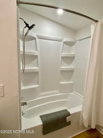 208 Gardner Avenue, Northwood, OH 43619