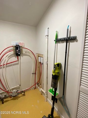 208 Gardner Avenue, Northwood, OH 43619