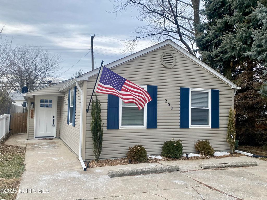 208 Gardner Avenue, Northwood, OH 43619