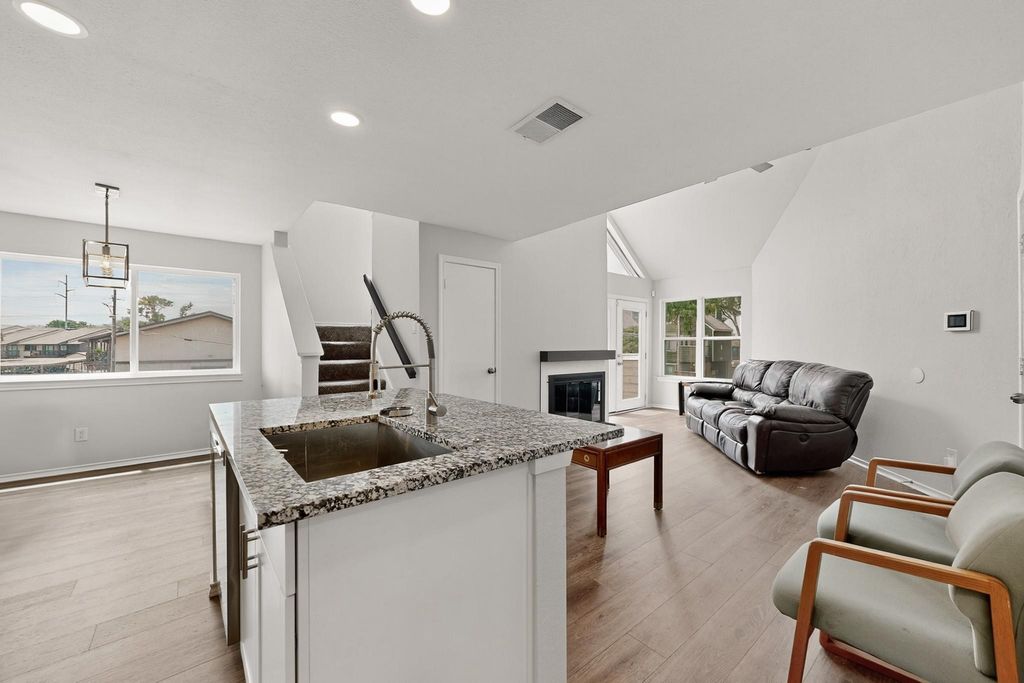 9809 Walnut Street E209, Dallas, TX 75243