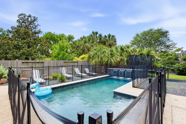 7722 Northwoods Drive, Sugar Land, TX 77479