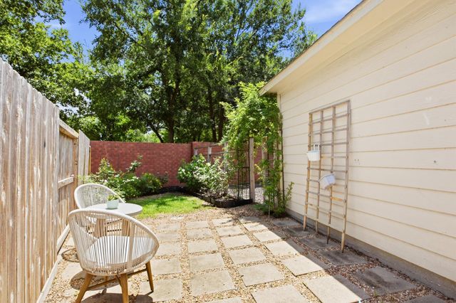 7722 Northwoods Drive, Sugar Land, TX 77479