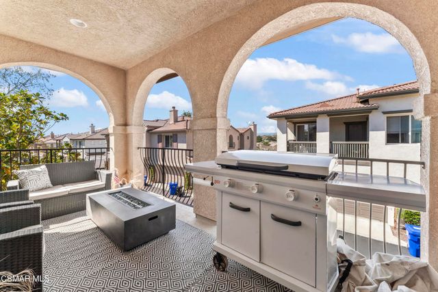 28046 Serra Lane, Valencia, CA 91355