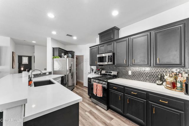 28046 Serra Lane, Valencia, CA 91355