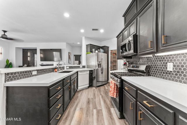 28046 Serra Lane, Valencia, CA 91355