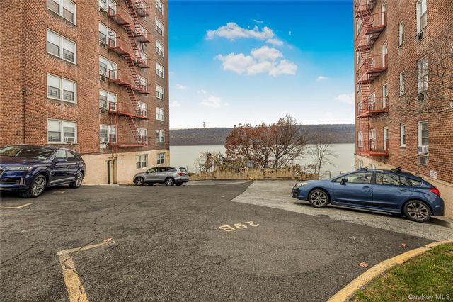 679 Warburton Avenue 1M, Yonkers, NY 10701