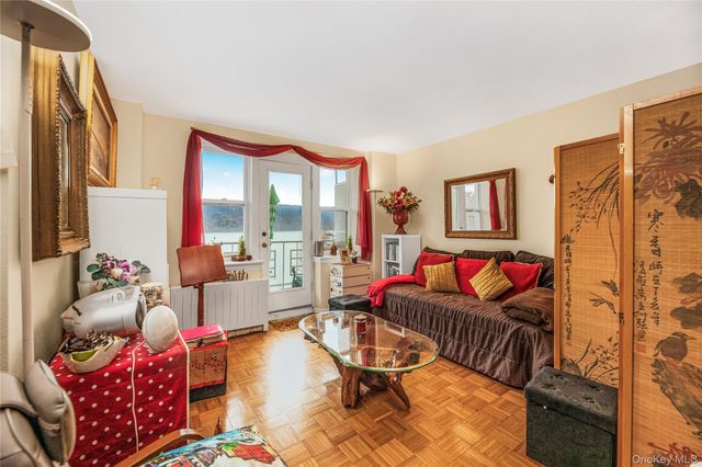 679 Warburton Avenue 1M, Yonkers, NY 10701