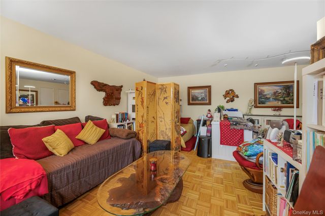 679 Warburton Avenue 1M, Yonkers, NY 10701