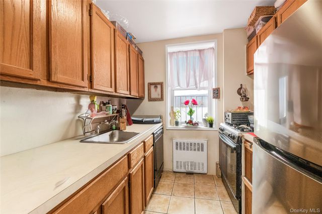 679 Warburton Avenue 1M, Yonkers, NY 10701