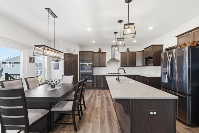 1152 W Sunrise PASS, Oak Creek, WI 53154