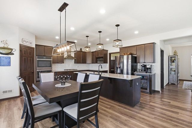 1152 W Sunrise PASS, Oak Creek, WI 53154