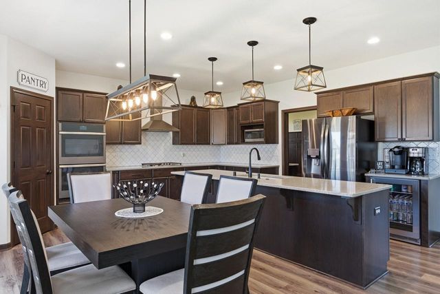 1152 W Sunrise PASS, Oak Creek, WI 53154