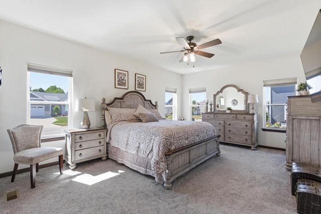 1152 W Sunrise PASS, Oak Creek, WI 53154