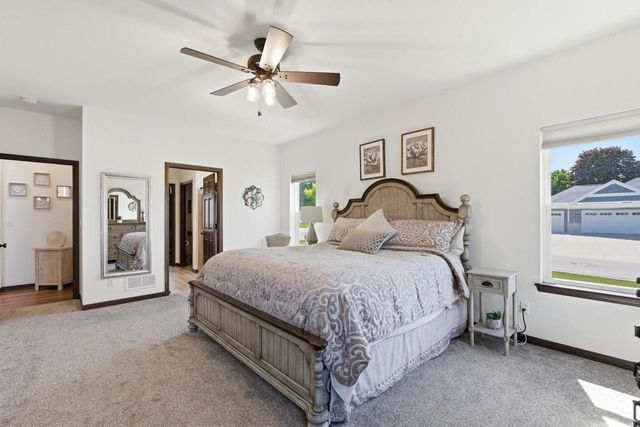 1152 W Sunrise PASS, Oak Creek, WI 53154