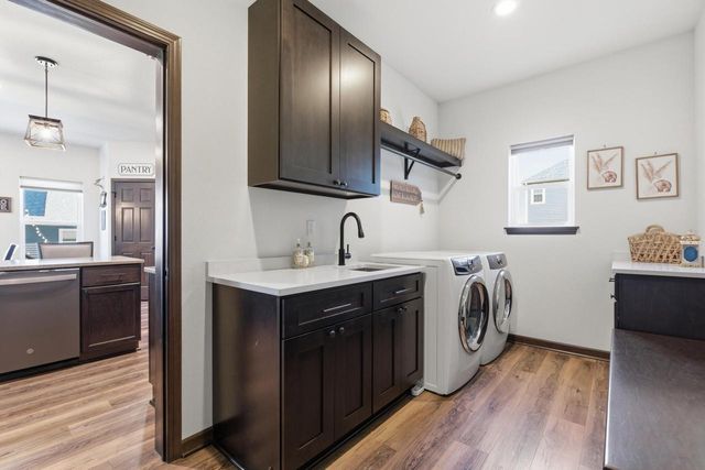 1152 W Sunrise PASS, Oak Creek, WI 53154