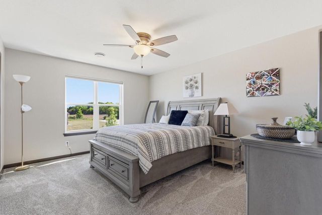 1152 W Sunrise PASS, Oak Creek, WI 53154