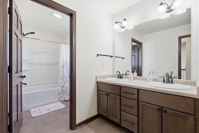 1152 W Sunrise PASS, Oak Creek, WI 53154