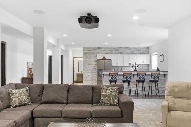 1152 W Sunrise PASS, Oak Creek, WI 53154