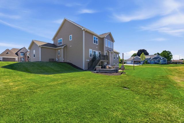 1152 W Sunrise PASS, Oak Creek, WI 53154