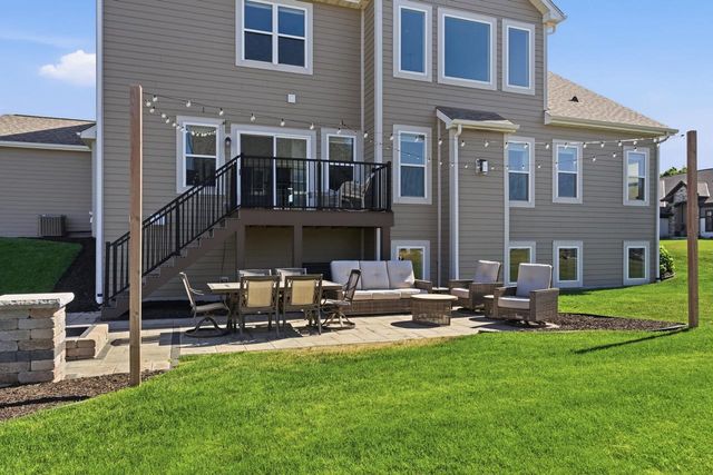 1152 W Sunrise PASS, Oak Creek, WI 53154