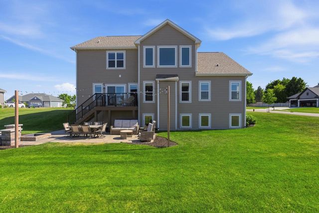 1152 W Sunrise PASS, Oak Creek, WI 53154