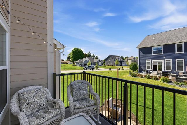 1152 W Sunrise PASS, Oak Creek, WI 53154