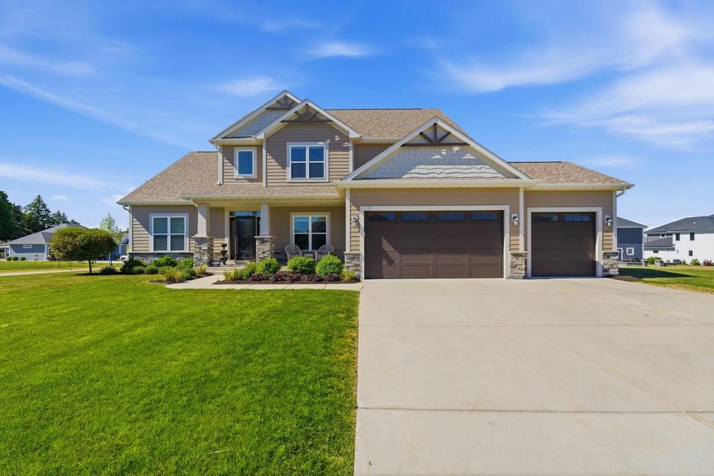 1152 W Sunrise PASS, Oak Creek, WI 53154