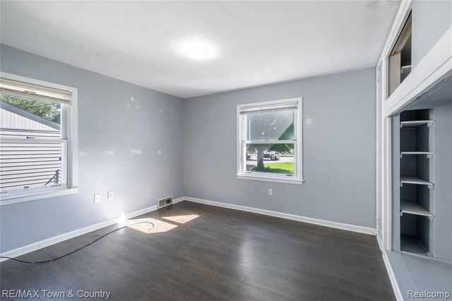 300 S Elms Road, Flushing, MI 48433