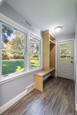 300 S Elms Road, Flushing, MI 48433