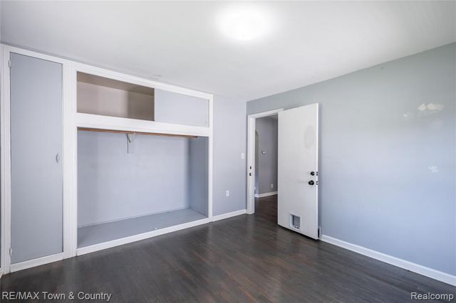 300 S Elms Road, Flushing, MI 48433