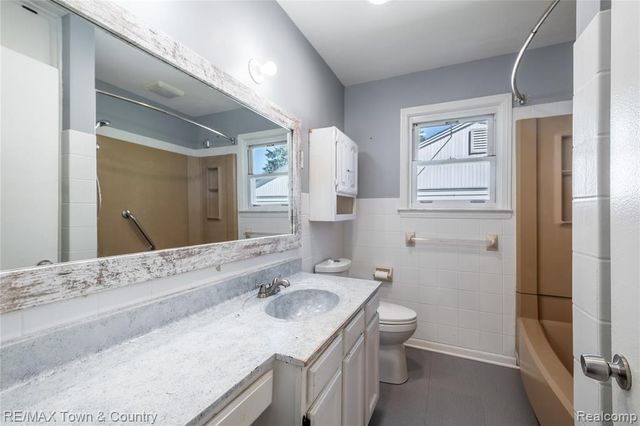 300 S Elms Road, Flushing, MI 48433