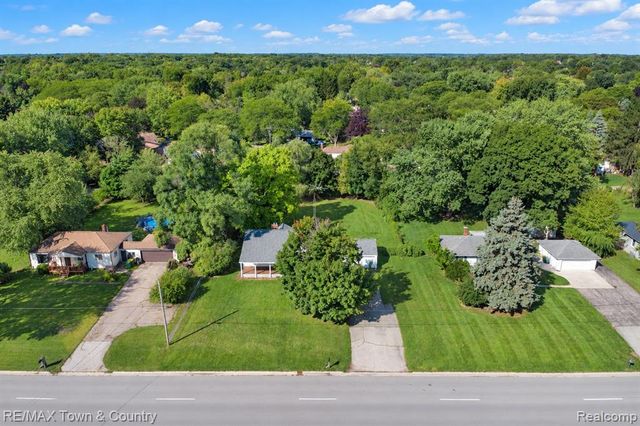 300 S Elms Road, Flushing, MI 48433