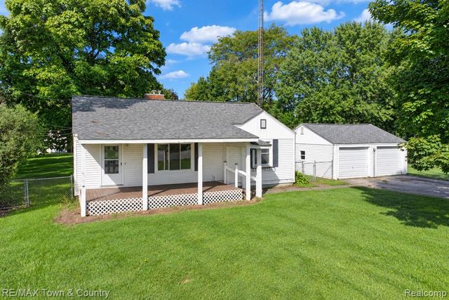 300 S Elms Road, Flushing, MI 48433