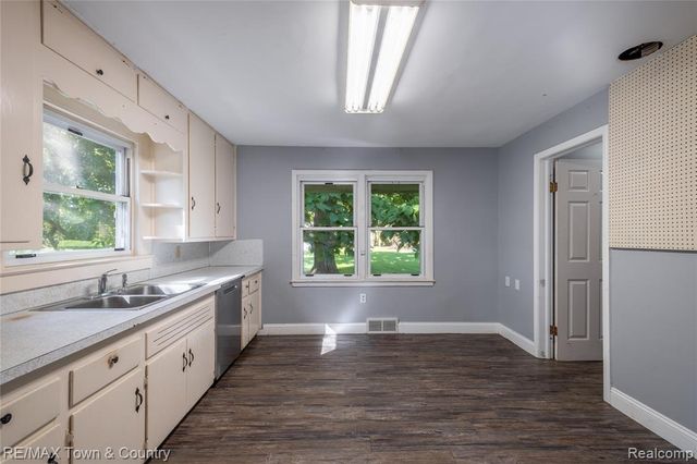 300 S Elms Road, Flushing, MI 48433