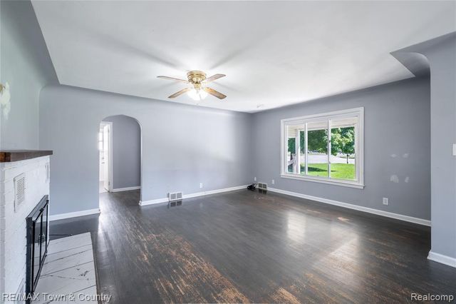 300 S Elms Road, Flushing, MI 48433