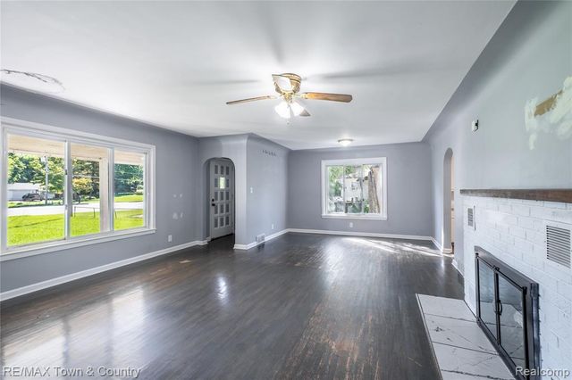 300 S Elms Road, Flushing, MI 48433