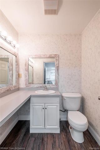 300 S Elms Road, Flushing, MI 48433